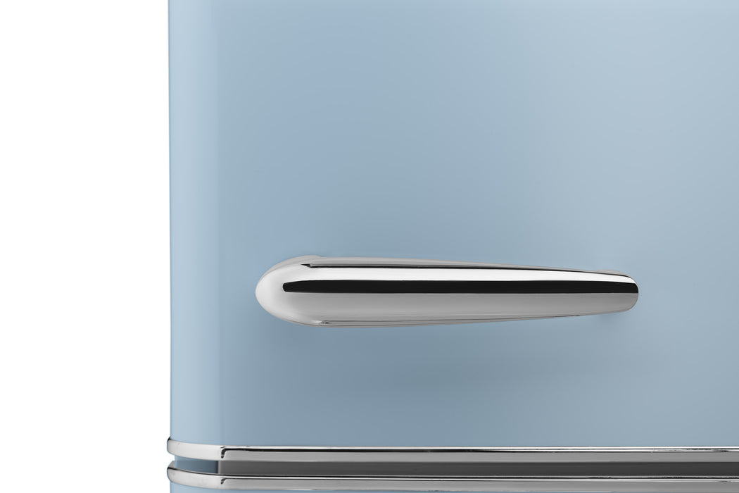 iio 7 Cu. Ft. Retro Refrigerator with Bottom Freezer