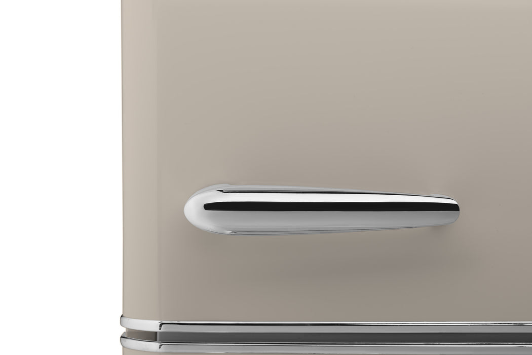 iio 7 Cu. Ft. Retro Refrigerator with Bottom Freezer